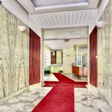Elegant Vatican Metro & Golf *