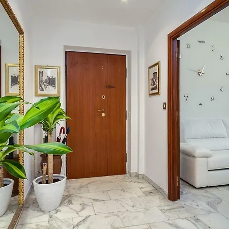 Elegant Vatican Metro & Golf Rom